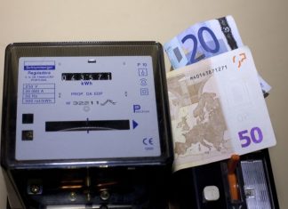 Custo da eletricidade desce 4% em Portugal no 1.º semestre mas é a 8.ª mais cara
