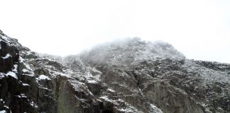 Serra da Estrela pintada de branco. Estradas encerradas devido à queda de neve