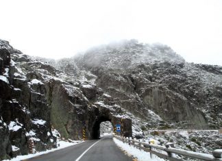 Serra da Estrela pintada de branco. Estradas encerradas devido à queda de neve