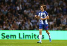 Fábio Silva renova pelo FC Porto