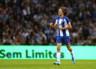 Fábio Silva renova pelo FC Porto