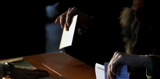 Espanha/Eleições: Sondagens dão vitória ao PSOE, mas bloco de direita tem ligeira vantagem