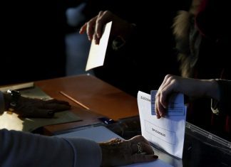 Espanha/Eleições: Sondagens dão vitória ao PSOE, mas bloco de direita tem ligeira vantagem