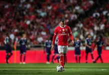 Raúl de Tomás regressa aos convocados do Benfica para visita ao Lyon