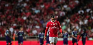 Raúl de Tomás regressa aos convocados do Benfica para visita ao Lyon