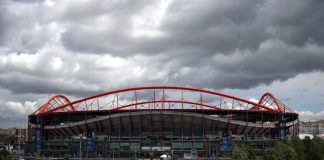 Tribunal de recurso absolve Benfica de jogo à porta fechada por apoio às claques