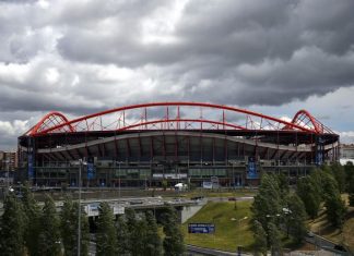 Tribunal de recurso absolve Benfica de jogo à porta fechada por apoio às claques