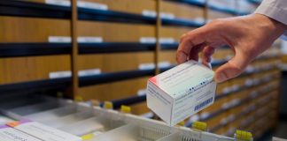 Ex-governante denuncia “campanha organizada” sobre alegada falta de acesso a medicamentos