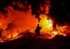 Incêndio nas montanhas da Califórnia obriga milhares de residentes a fugir