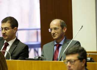 João Bruto da Costa pede responsabilidades pelo insucesso do Governo Regional