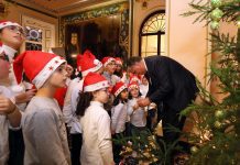 Crianças da Lagoa cumprem a tradição de inaugurar a Árvore de Natal da Presidência