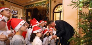 Crianças da Lagoa cumprem a tradição de inaugurar a Árvore de Natal da Presidência