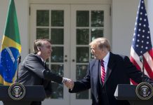 Bolsonaro diz que pode falar com Trump sobre tarifas de exportação de metais do Brasil