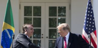Bolsonaro diz que pode falar com Trump sobre tarifas de exportação de metais do Brasil
