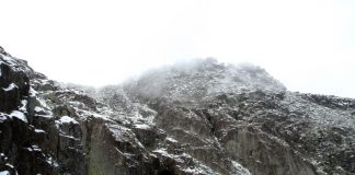Estradas encerradas na serra da Estrela devido à queda de neve