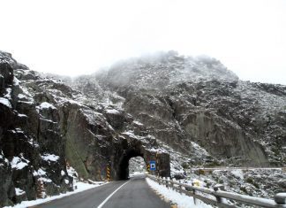 Estradas encerradas na serra da Estrela devido à queda de neve