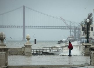 Mau tempo. Proteção civil emite aviso à população por agravamento das condições meteorológicas