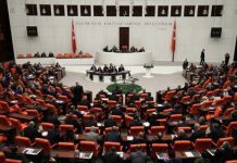 Parlamento da Turquia aprova envio de tropas para a Líbia