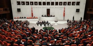 Parlamento da Turquia aprova envio de tropas para a Líbia