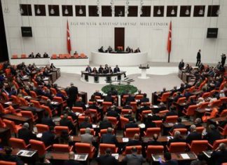 Parlamento da Turquia aprova envio de tropas para a Líbia