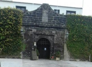 Coligação Acreditar no Faial – Vereadores propõem recolocação do brasão de armas e da calçada portuguesa em frente à Estalagem de Santa Cruz Frente Pousada de Santa Cruz