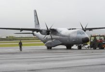Força Aérea entrega quatro toneladas de bens essenciais no Corvo