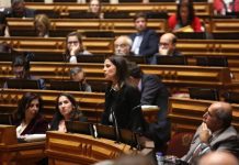 Lara Martinho quer que se assegurem melhores serviços dos CTT nos Açores