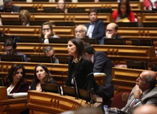 Lara Martinho quer que se assegurem melhores serviços dos CTT nos Açores