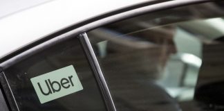 Motoristas da Uber em protesto contra redução de preços pela aplicação