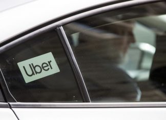 Motoristas da Uber em protesto contra redução de preços pela aplicação