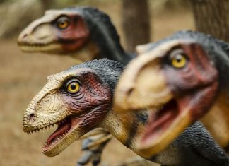 Vila da Lourinhã com modelos de dinossauros à escala real para atrair turistas