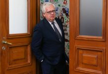 Para Eduardo Cabrita, ainda é prematuro falar em nova rota de imigração por mar para Portugal