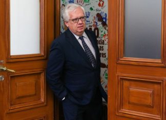 Para Eduardo Cabrita, ainda é prematuro falar em nova rota de imigração por mar para Portugal