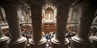 Adiada votação na especialidade a alterações a lei da nacionalidade