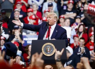 Donald Trump diz que tem o direito de interferir em casos judiciais
