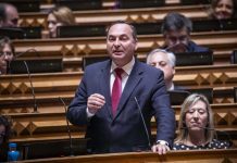 António Ventura questiona República sobre resolução de 2018 que visa proteger a tradição