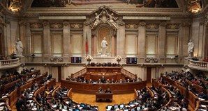 Racismo: Parlamento aprova audição do MAI, secretário de Estado do Desporto e Liga de Futebol
