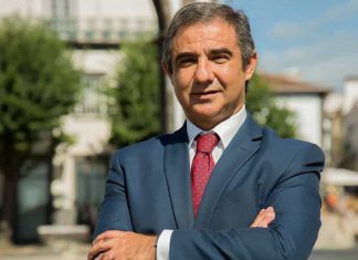 Bolieiro não renuncia mas suspende “simbolicamente” Câmara de Ponta Delgada
