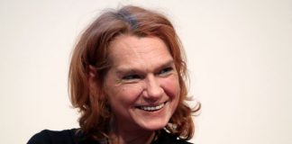 Escritora turca Asli Erdogan absolvida das acusações de terrorismo