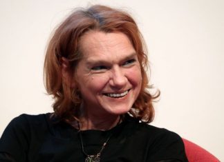 Escritora turca Asli Erdogan absolvida das acusações de terrorismo