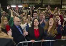 Irlanda: Sinn Féin, antigo braço político do IRA, à frente na contagem de votos
