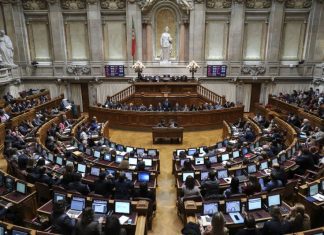 PS, PSD e PCP aprovam novas regras para discutir votos no parlamento