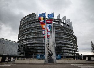 Parlamento Europeu com 704 eurodeputados após a substituição dos britânicos