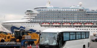 Covid-19. Japão permite saída de passageiros idosos de navio em quarentena há mais de 10 dias