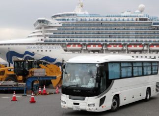 Covid-19. Japão permite saída de passageiros idosos de navio em quarentena há mais de 10 dias