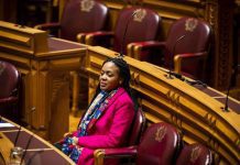 Não inscrita, mas para ficar: “Enquanto a minha gaguez não desaparecer na Assembleia, eu não saio de lá também”, diz Joacine