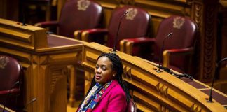 Não inscrita, mas para ficar: “Enquanto a minha gaguez não desaparecer na Assembleia, eu não saio de lá também”, diz Joacine