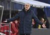 Tottenham, de José Mourinho, corta salários dos funcionários em 20%