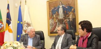 Região entrega cópia digital de documentos dos séculos XVI a XIX à Misericórdia de Vila do Porto