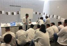 Governo dos Açores leva pescadores de Rabo de Peixe ao EXPOLAB para aula de Microbiologia